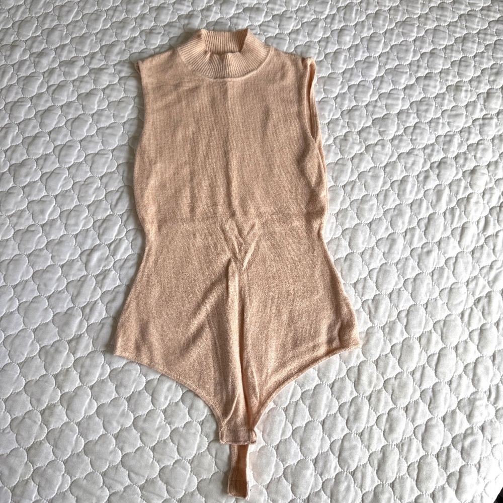 Le Lis Collection Sleeveless‎ Mock Neck Sweater Bodysuit in Peach Size Small